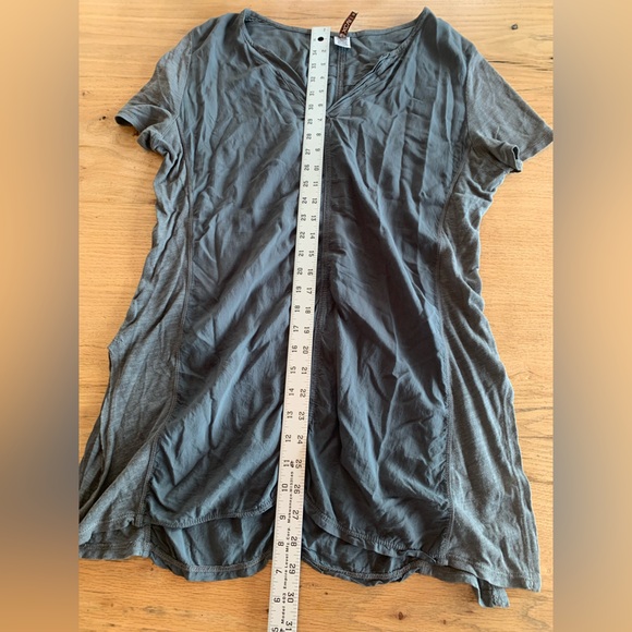 XCVI Contrast Vneck Short Sleeve Tee Shirt Tunic Gray  Women’s Medium Preloved - Picture 10 of 11